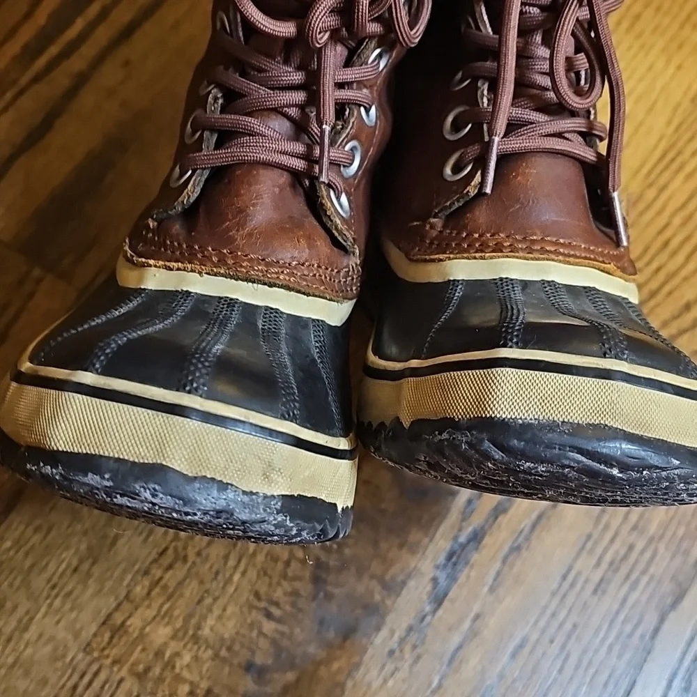 Sorel durable lace